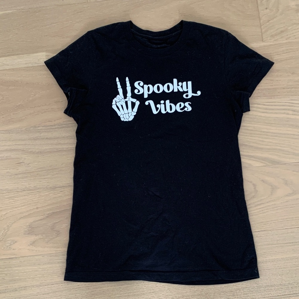 TSHIRT | Halloween “Spooky vibes” tee | small